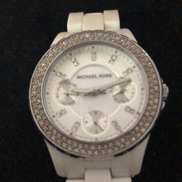 Michael Kors White Watch - Picture 2 of 5